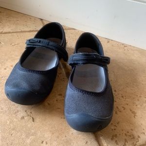 Keen girls size 3 blue suede Mary Janes